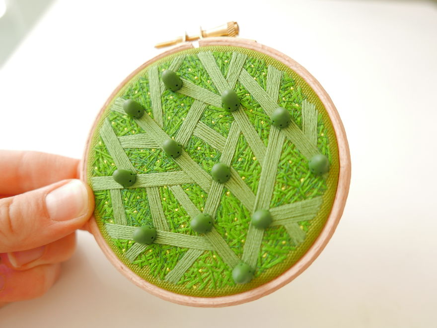 I Create Unpredictable Art With My Experimental Embroidery I Create Unpredictable Art With My Experimental Embroidery