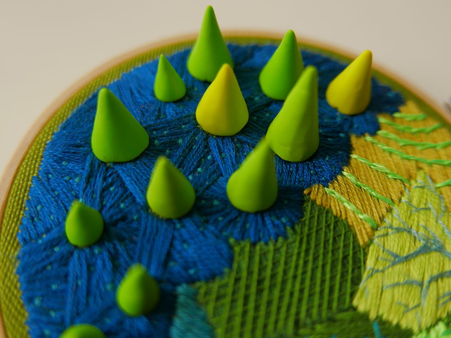 I Create Unpredictable Art With My Experimental Embroidery I Create Unpredictable Art With My Experimental Embroidery