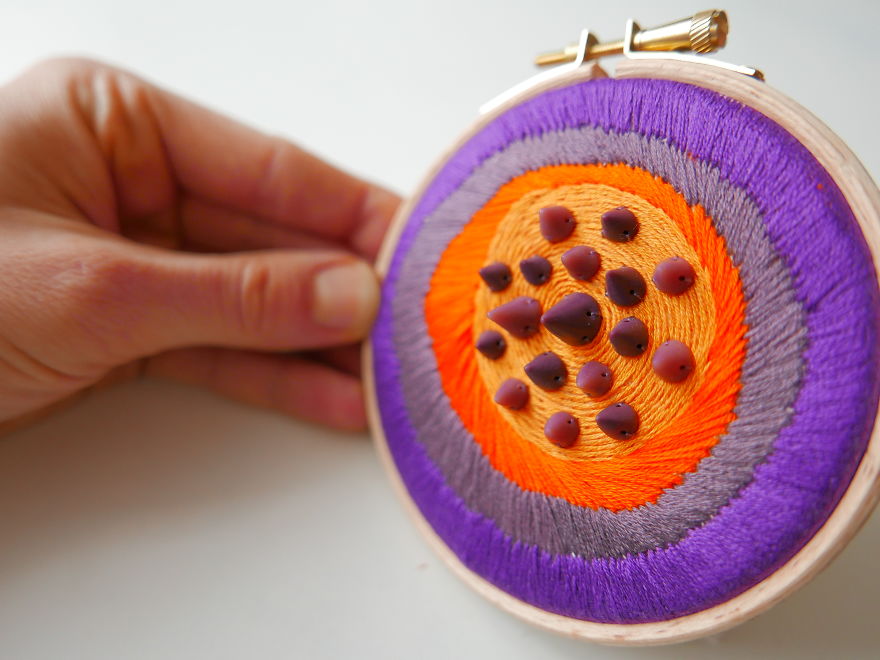 I Create Unpredictable Art With My Experimental Embroidery I Create Unpredictable Art With My Experimental Embroidery