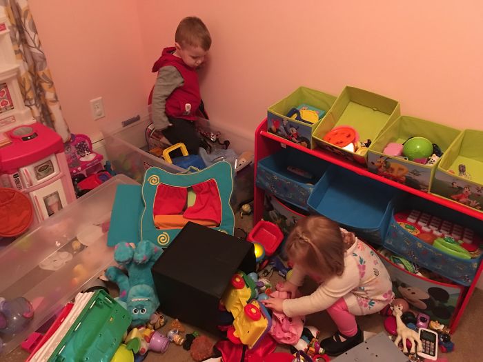 People Ask Me How It Is To Have 3 Little Kids. My Pictures Sum It Up Pretty Well People Ask Me How It Is To Have 3 Little Kids. My Pictures Sum It Up Pretty Well