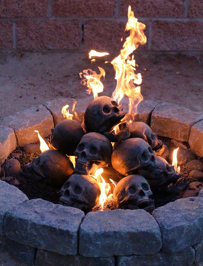 Terrifying Fireproof Human Skull Logs For Your Next Family Camping Trip Terrifying Fireproof Human Skull Logs For Your Next Family Camping Trip