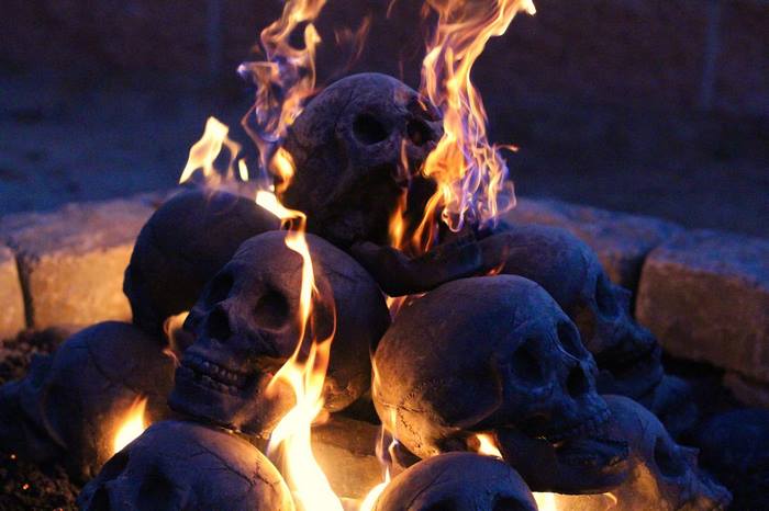 Terrifying Fireproof Human Skull Logs For Your Next Family Camping Trip Terrifying Fireproof Human Skull Logs For Your Next Family Camping Trip