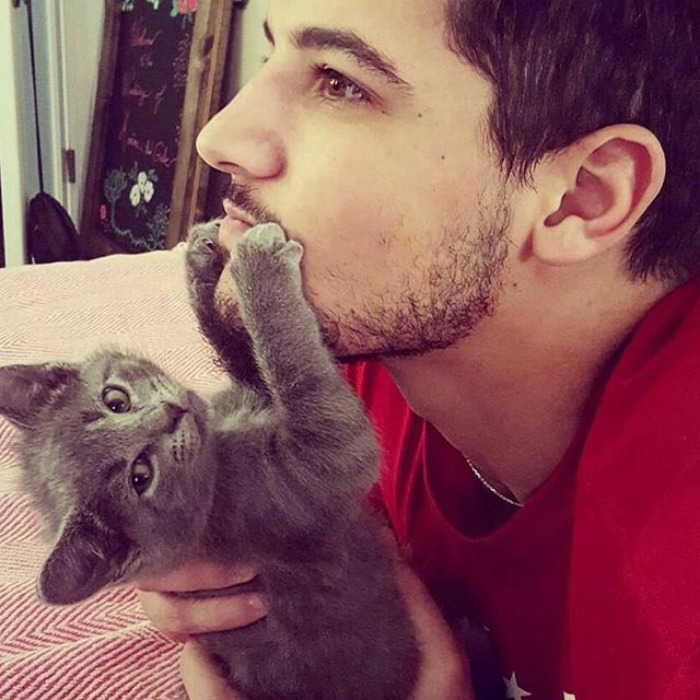 Hot Dudes With Kittens Is Still The Most Purrfect Instagram Account Ever (159 New Pics)