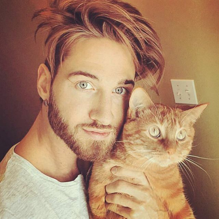 Hot Dudes With Kittens Is Still The Most Purrfect Instagram Account Ever (159 New Pics)
