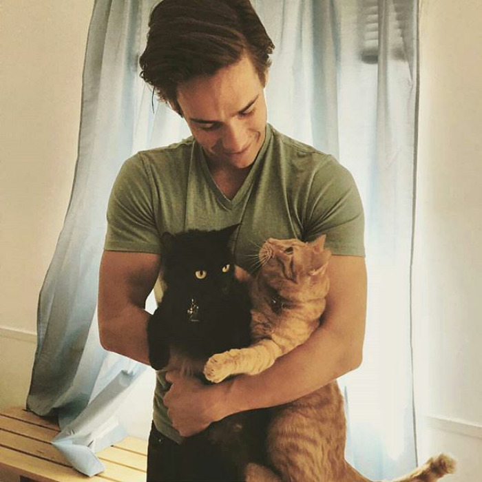 Hot Dudes With Kittens Is Still The Most Purrfect Instagram Account Ever (159 New Pics)