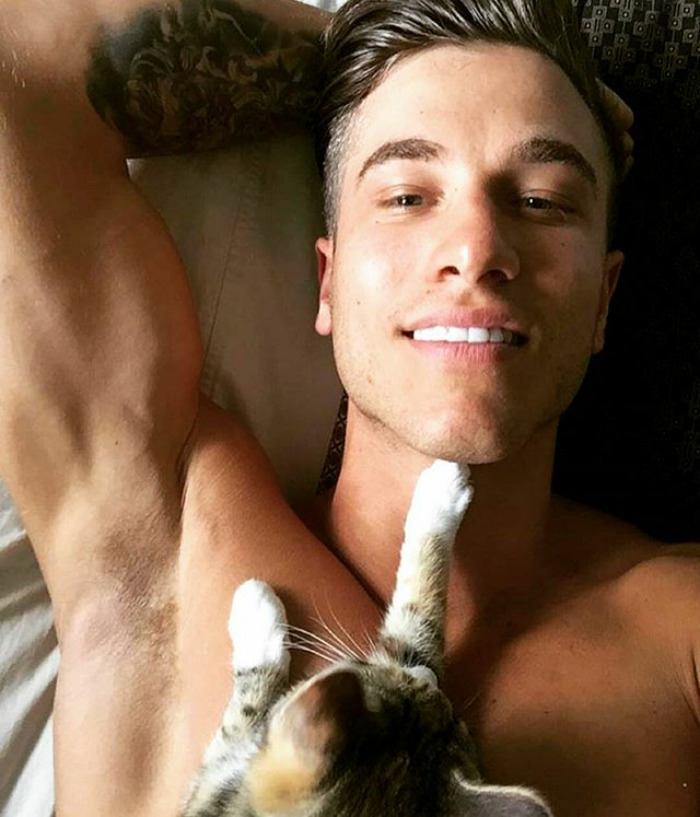 Hot Dudes With Kittens Is Still The Most Purrfect Instagram Account Ever (159 New Pics)