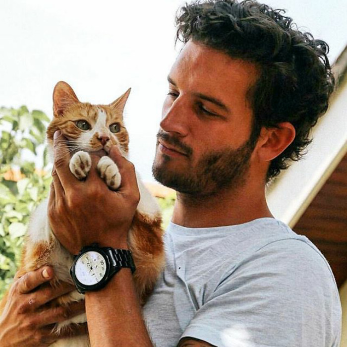 Hot Dudes With Kittens Is Still The Most Purrfect Instagram Account Ever (159 New Pics)