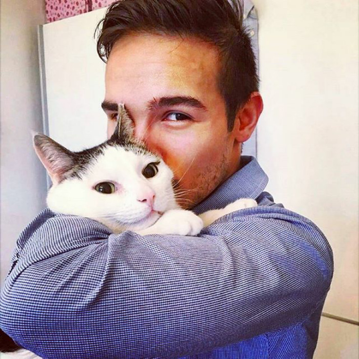 Hot Dudes With Kittens Is Still The Most Purrfect Instagram Account Ever (159 New Pics)