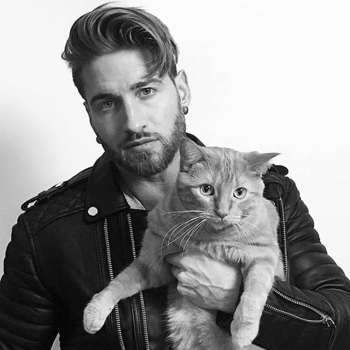 Hot Dudes With Kittens Is Still The Most Purrfect Instagram Account Ever (159 New Pics)