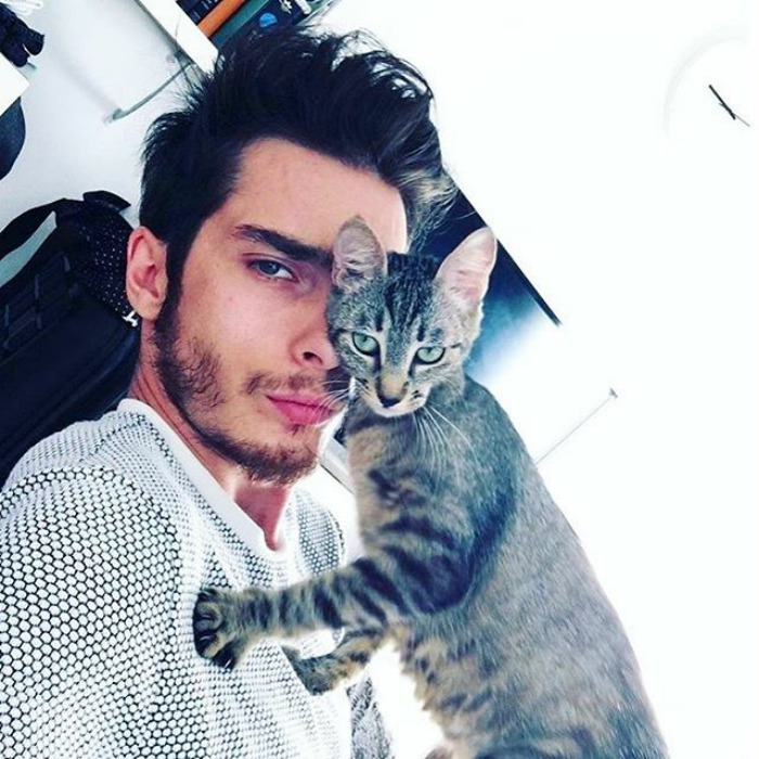 Hot Dudes With Kittens Is Still The Most Purrfect Instagram Account Ever (159 New Pics)