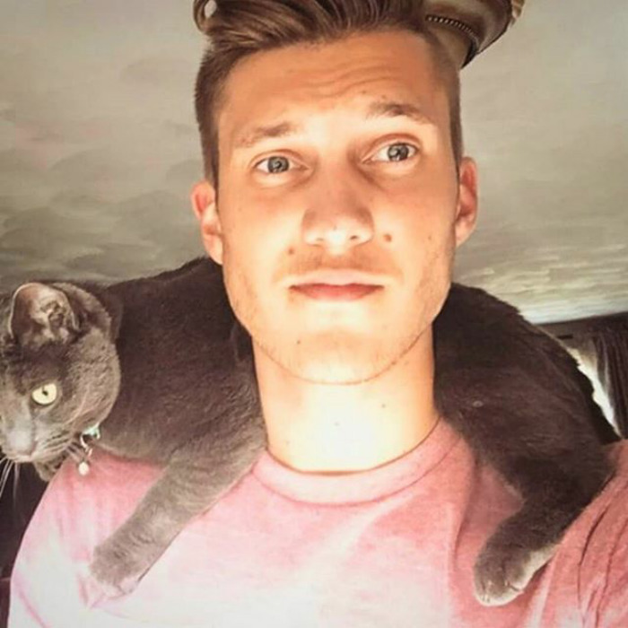 Hot Dudes With Kittens Is Still The Most Purrfect Instagram Account Ever (159 New Pics)