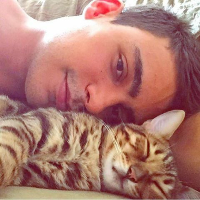 Hot Dudes With Kittens Is Still The Most Purrfect Instagram Account Ever (159 New Pics)