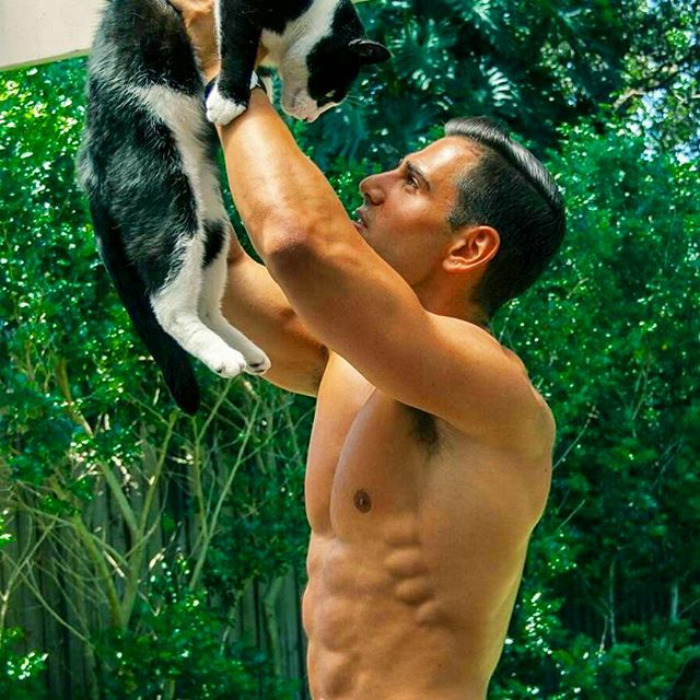 Hot Dudes With Kittens Is Still The Most Purrfect Instagram Account Ever (159 New Pics)