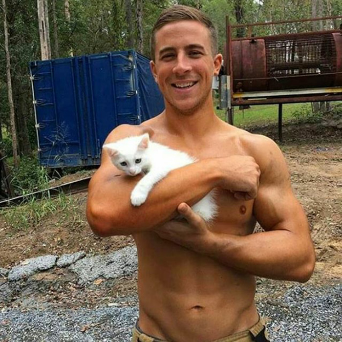 Hot Dudes With Kittens Is Still The Most Purrfect Instagram Account Ever (159 New Pics)