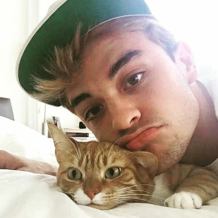 Hot Dudes With Kittens Is Still The Most Purrfect Instagram Account Ever (159 New Pics)