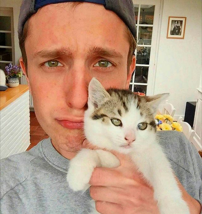 Hot Dudes With Kittens Is Still The Most Purrfect Instagram Account Ever (159 New Pics)