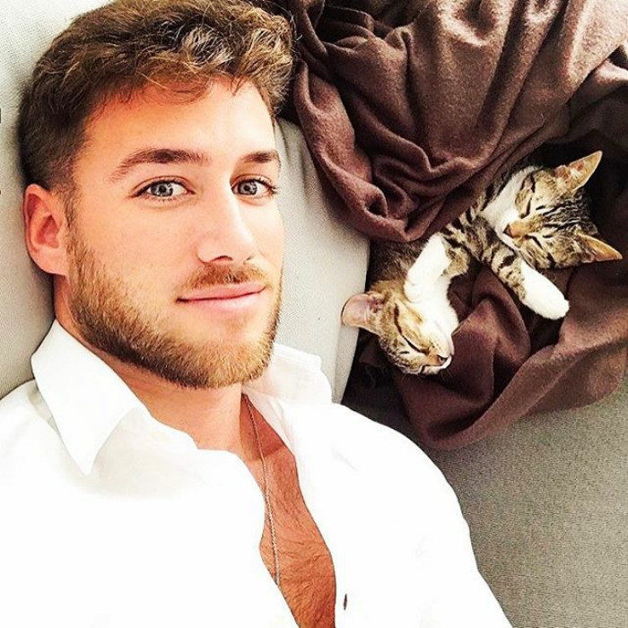 Hot Dudes With Kittens Is Still The Most Purrfect Instagram Account Ever (159 New Pics)