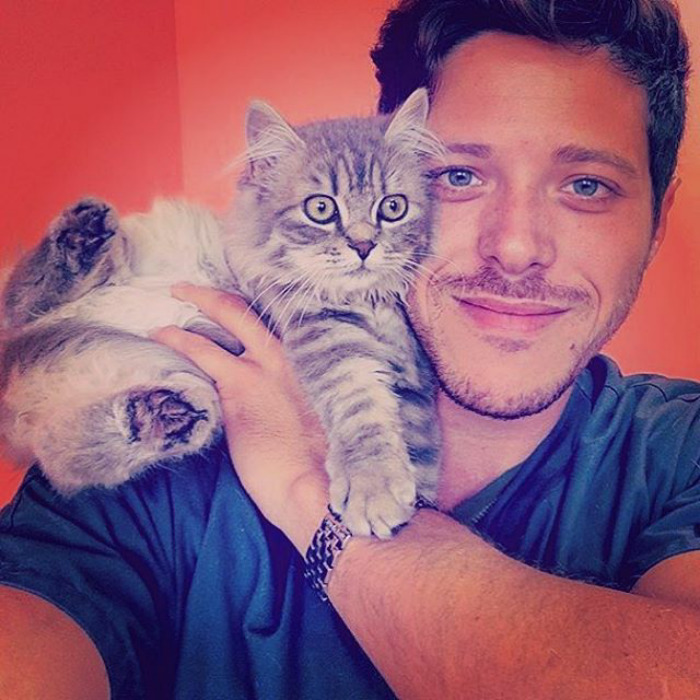Hot Dudes With Kittens Is Still The Most Purrfect Instagram Account Ever (159 New Pics)