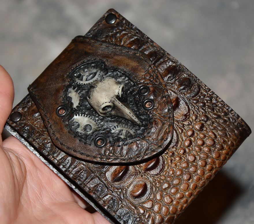 25 Frightening Leather Watches, Iphone Covers And Other Handmade Accessories You’ll Be Marveled With 25 Frightening Leather Watches, Iphone Covers And Other Handmade Accessories You’ll Be Marveled With
