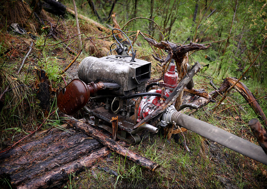 Photographer Joins Illegal Mammoth Tusk Hunt In Siberia, Captures How They Get Rich, Get Drunk And Nearly Die