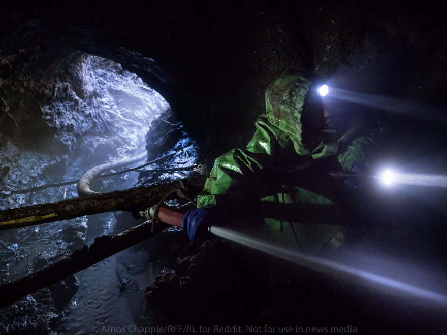 Photographer Joins Illegal Mammoth Tusk Hunt In Siberia, Captures How They Get Rich, Get Drunk And Nearly Die