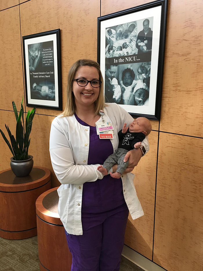 Awesome Hospital Organizes Graduation Ceremonies For Premature Babies Leaving Intensive Care