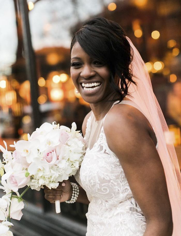 Girl Mistakes Bride For Real-Life Princess From Book She&#8217;s Holding, And Her Reaction Melts Everyone&#8217;s Hearts