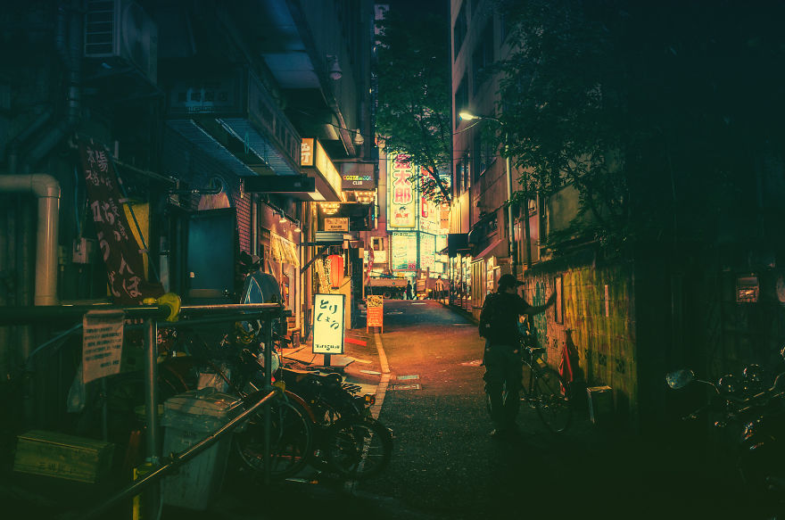 Magical Night Photos Of Tokyo’s Streets By Masashi Wakui Look Straight Out Of Miyazaki Films (New Photos)