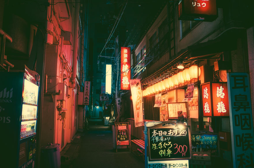 Magical Night Photos Of Tokyo’s Streets By Masashi Wakui Look Straight Out Of Miyazaki Films (New Photos)