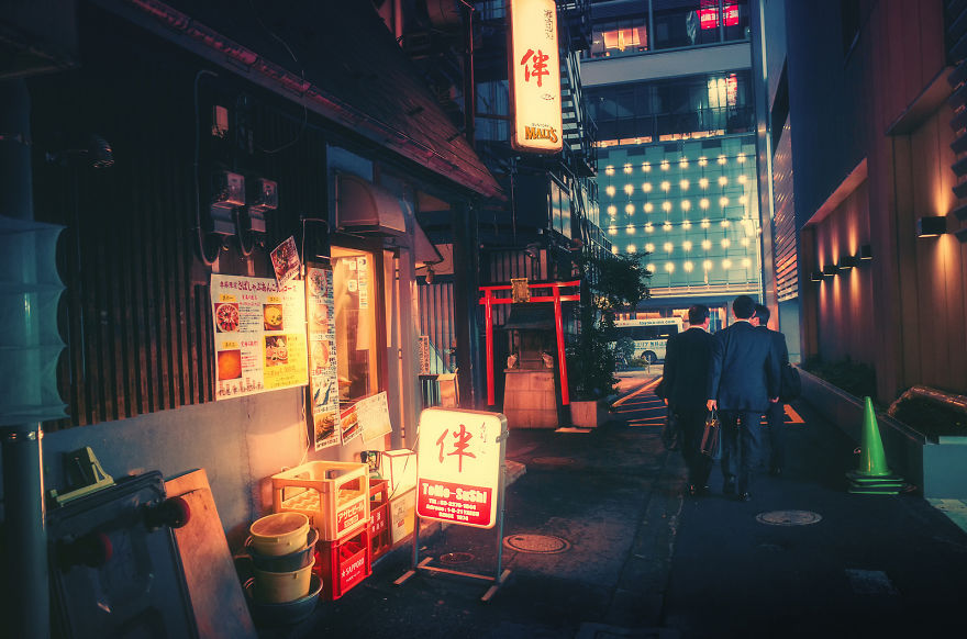 Magical Night Photos Of Tokyo’s Streets By Masashi Wakui Look Straight Out Of Miyazaki Films (New Photos)