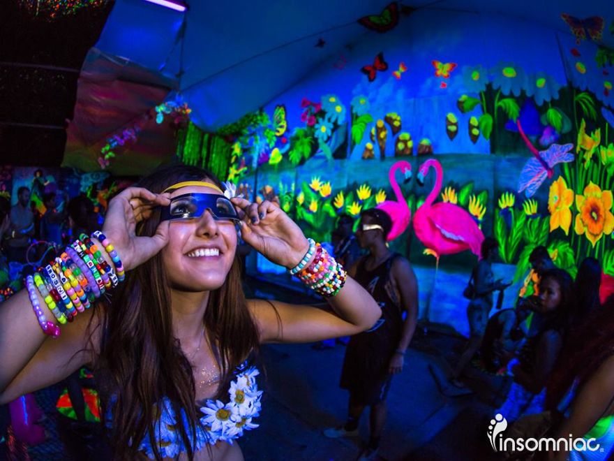 I Create Mind-Blowing 3d Blacklight Art Installations I Create Mind-Blowing 3d Blacklight Art Installations