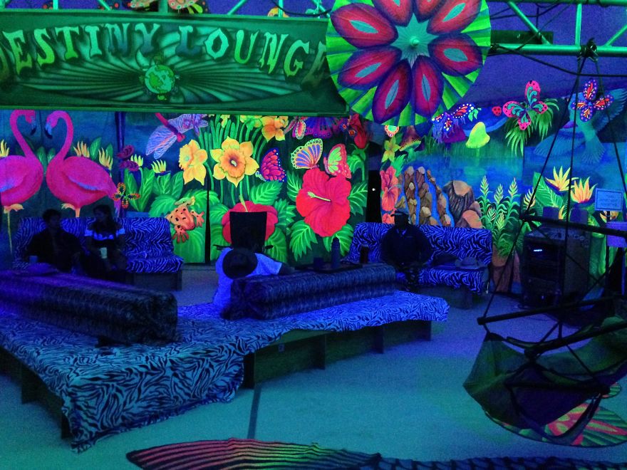 I Create Mind-Blowing 3d Blacklight Art Installations I Create Mind-Blowing 3d Blacklight Art Installations