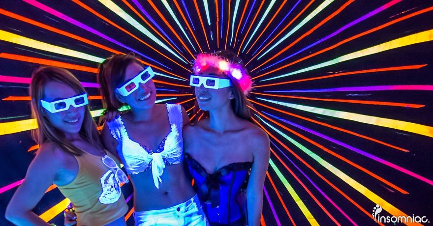 I Create Mind-Blowing 3d Blacklight Art Installations I Create Mind-Blowing 3d Blacklight Art Installations