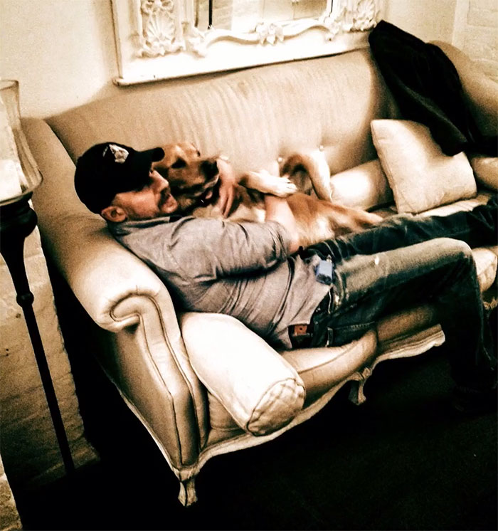 Tom Hardy Posts Emotional Tribute For His Dog Who Just Passed Away, And People Are Drowning In Tears