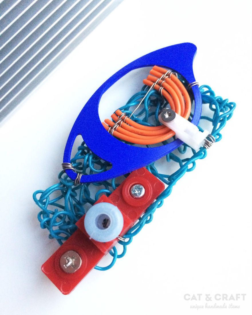 I Make Brooches By Knitting Cables