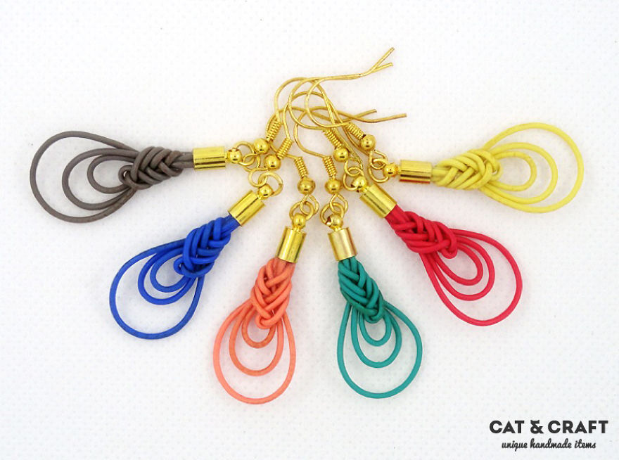 I Make Brooches By Knitting Cables