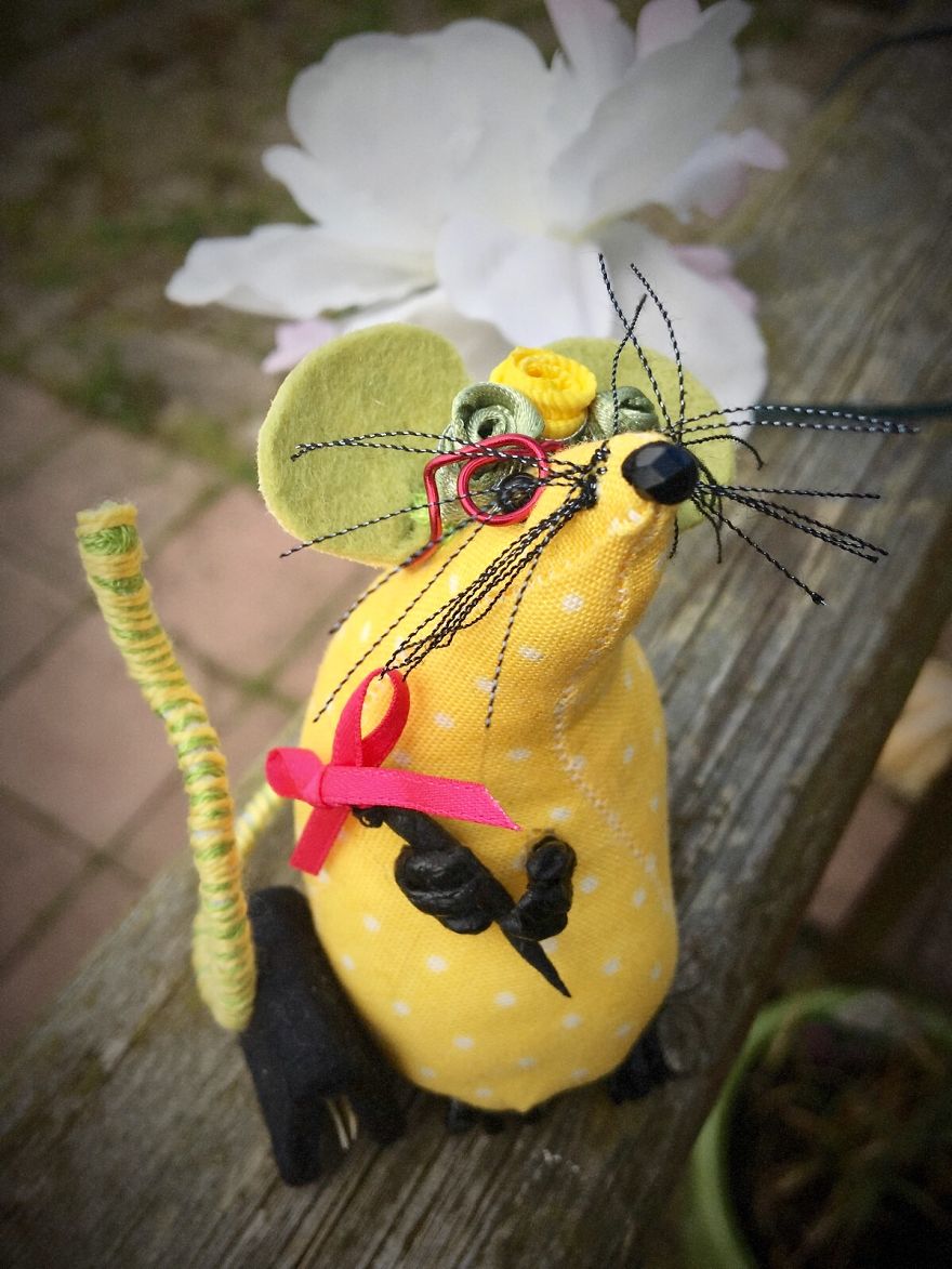 I Made These Small Mice From Harris Tweed And Gave Them Jobs I Made These Small Mice From Harris Tweed And Gave Them Jobs