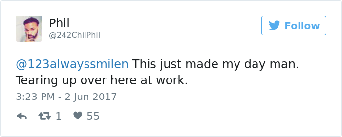 18-Year-Old Recreates Mother’s High School Graduation Pic And Everyone Thinks Her Parents Don’t Age 18-Year-Old Recreates Mother’s High School Graduation Pic And Everyone Thinks Her Parents Don’t Age