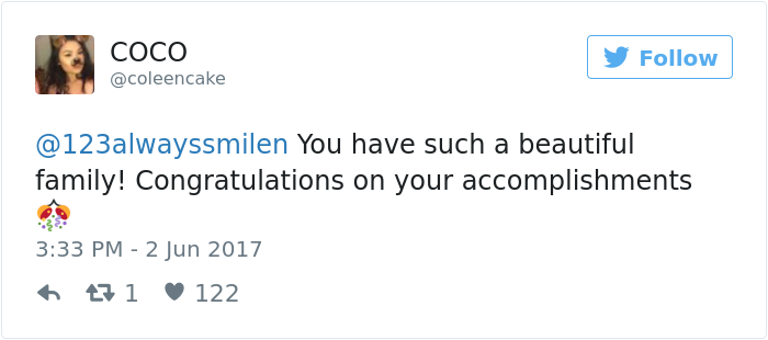 18-Year-Old Recreates Mother’s High School Graduation Pic And Everyone Thinks Her Parents Don’t Age 18-Year-Old Recreates Mother’s High School Graduation Pic And Everyone Thinks Her Parents Don’t Age