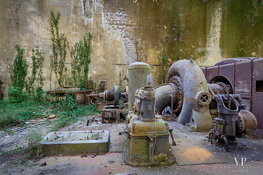 I Photographed This Beautiful Abandoned Powerplant
