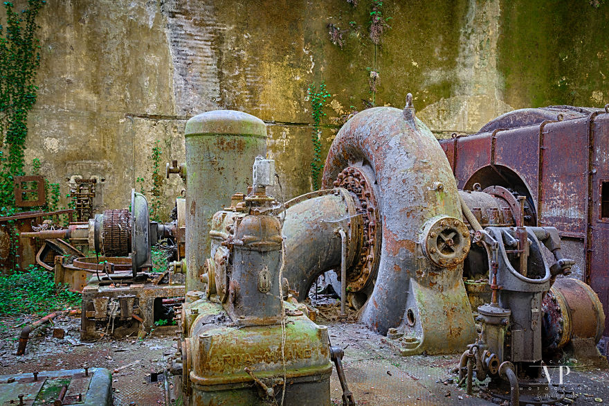 I Photographed This Beautiful Abandoned Powerplant