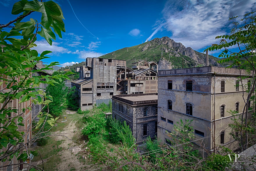 I Photographed This Beautiful Abandoned Powerplant