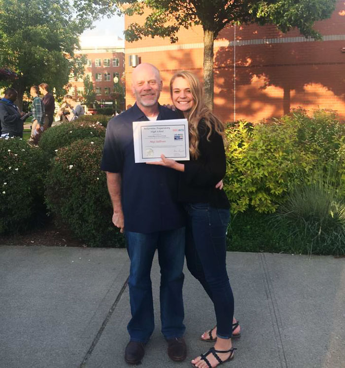 Dad Makes Daughter&#8217;s Lunch Everyday But His Note On Her Last Day Of School Makes Everyone Cry