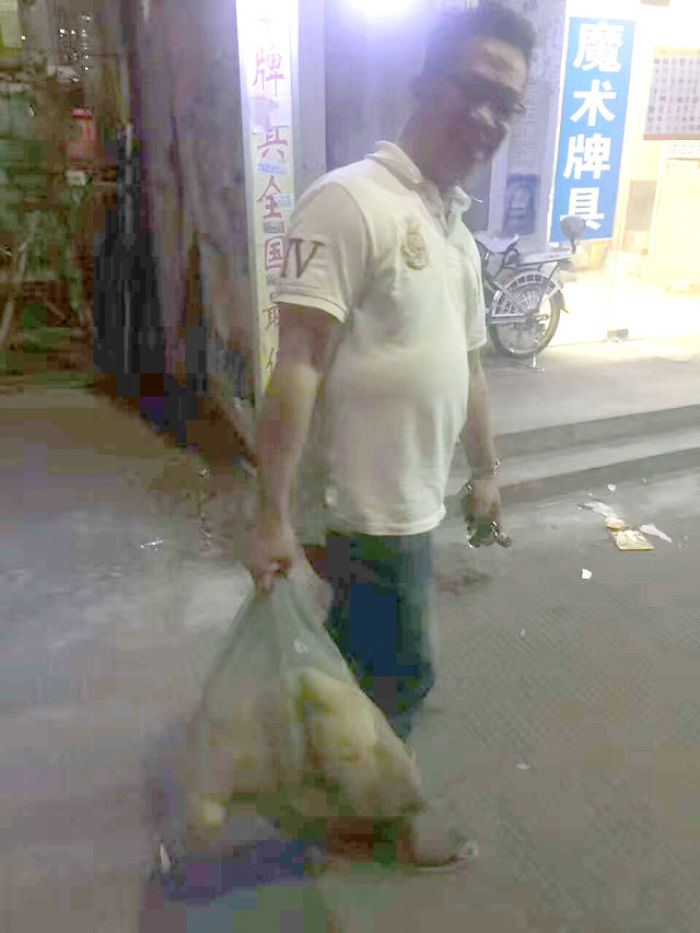 This Man Saw A Dog Being Sold For Meat And Just Couldn&#8217;t Walk By