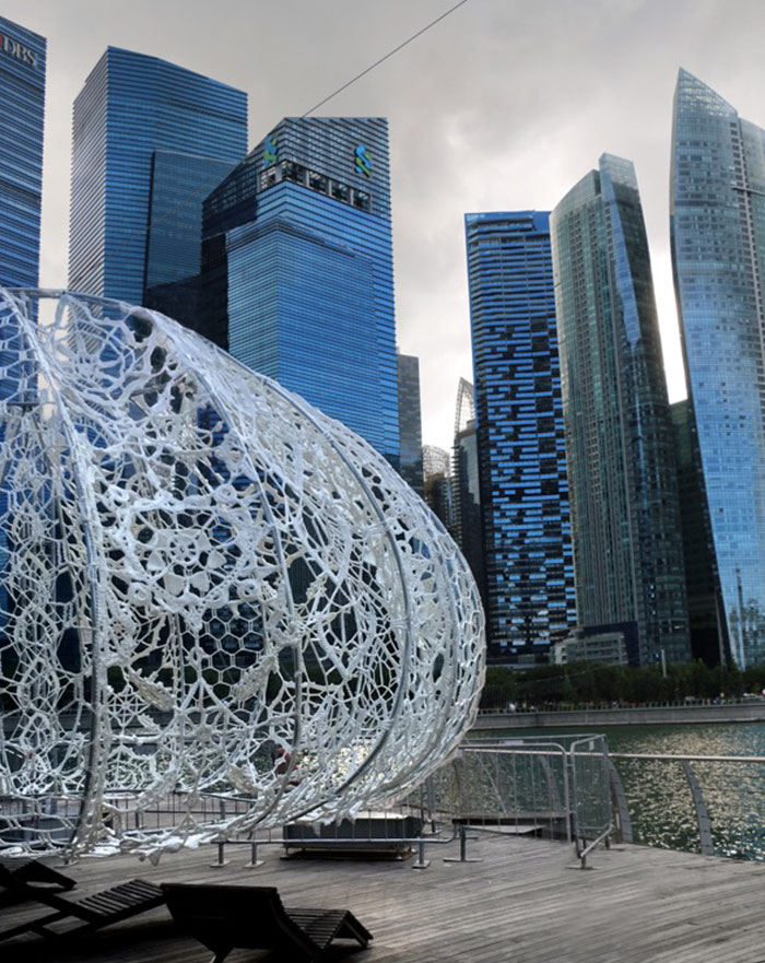 50 People Spend 2 Months To Crochet Giant Urchins Above Singapore’s Marina That Each Weight 220 Lbs (100Kg) 50 People Spend 2 Months To Crochet Giant Urchins Above Singapore’s Marina That Each Weight 220 Lbs (100Kg)