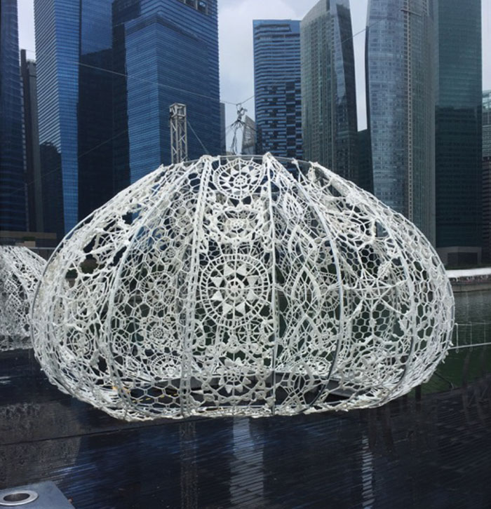 50 People Spend 2 Months To Crochet Giant Urchins Above Singapore’s Marina That Each Weight 220 Lbs (100Kg) 50 People Spend 2 Months To Crochet Giant Urchins Above Singapore’s Marina That Each Weight 220 Lbs (100Kg)