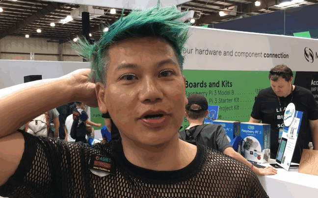 Colour-Changing LED Eyelashes Are Coming, And Here&#8217;s What They Can Do