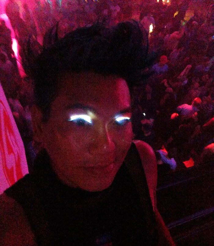 Colour-Changing LED Eyelashes Are Coming, And Here&#8217;s What They Can Do