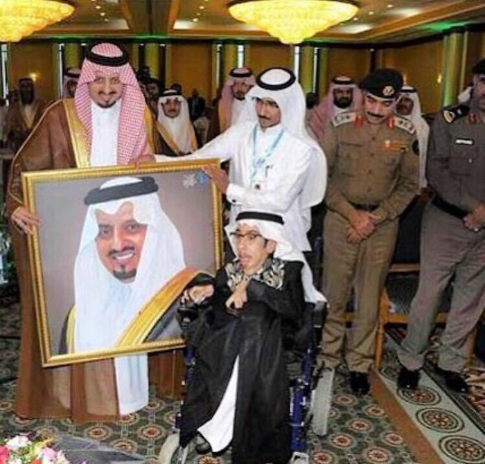 Artist Proves That Disability Is Not A Limit By Creating These Realistic Paintings