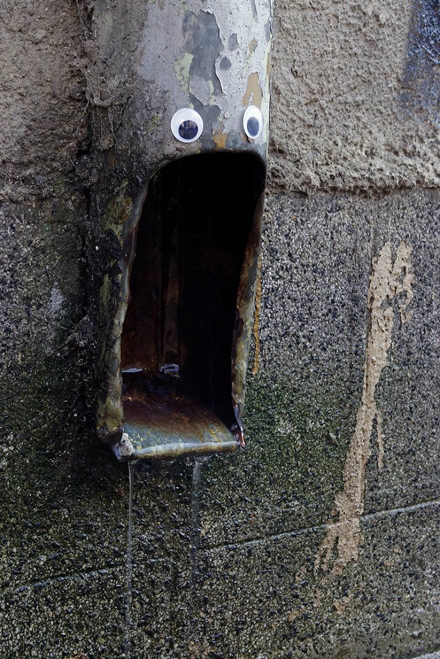 Someone In Bulgaria Is Putting Googly Eyes On Broken Street Objects, And It’s Even Better Than Fixing Things Someone In Bulgaria Is Putting Googly Eyes On Broken Street Objects, And It’s Even Better Than Fixing Things